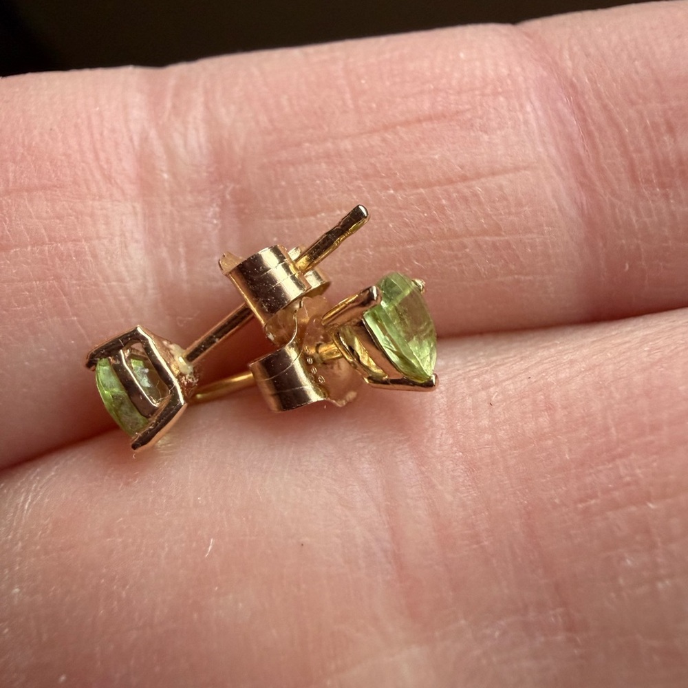 14k Gold Peridot Trillion Cut Stud Earrings - Women Jewelry